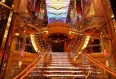 Imagen de la Escalera del Centrum del barco Independence of the Seas