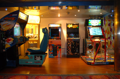 Imagen de la Sala de Video Juegos del barco Sovereign de Pullmantur