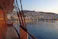 Imagen de Syros desde un crucero de Variety Cruises por las Isla Griegas