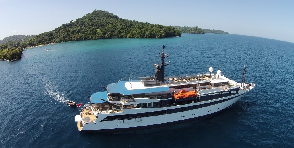 barco Voyager de Variety Cruises por Costa Rica