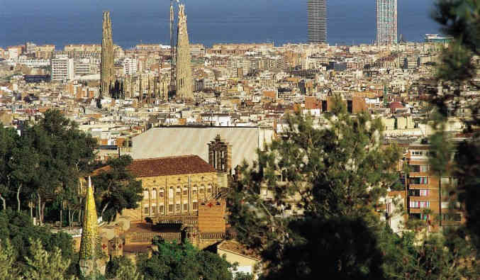 image de port de Barcelone, vue du Tibidabo
