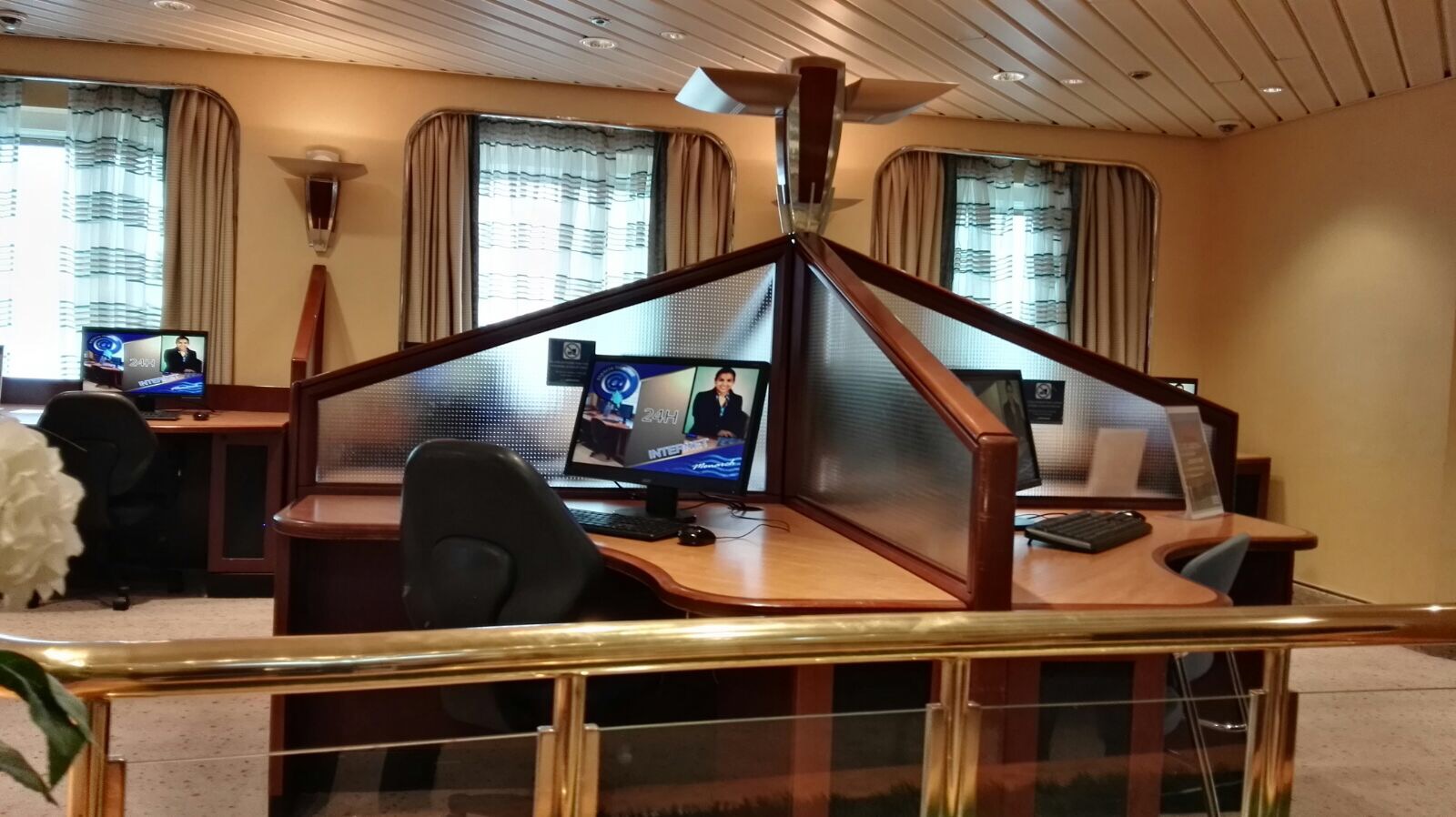 ¿Cómo es por dentro el barco de crucero Monarch de Pullmantur?